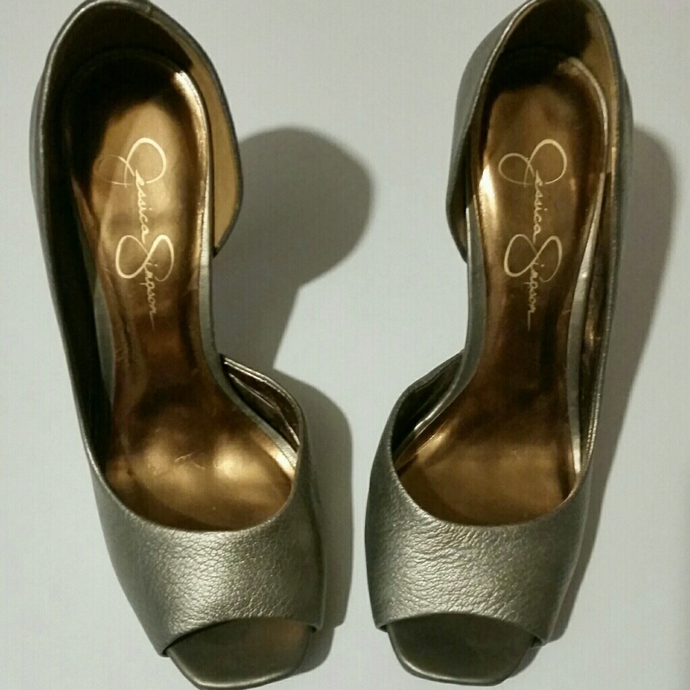 Jessica Simpson leather pewter peep toe pumps